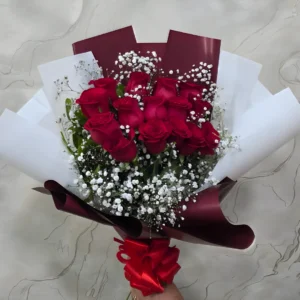Ramo de Rosas Rojas con Gypsophila
