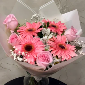 Ramo Natural de Gerberas y Rosas Rosas