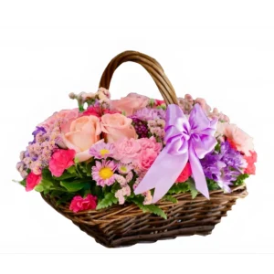Canasta de Flores Silvestres en Tonos Rosas